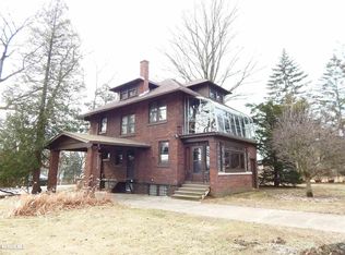 4 E South St, Freeport, IL 61032