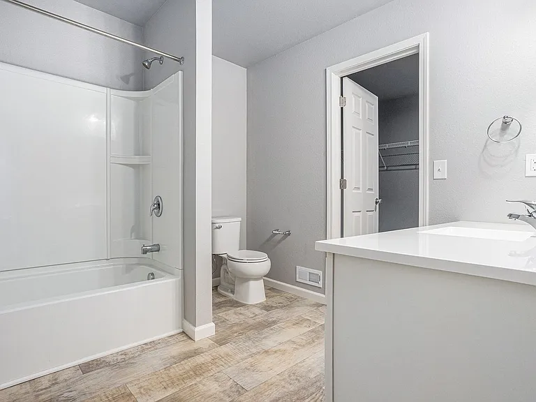121 Mackenzie St — Photo 9