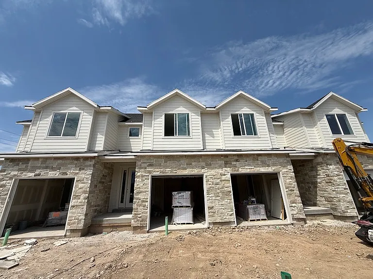 Madison Park Townhomes — Photo 1