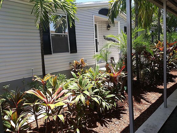 3rd image of 3032 Lakeshore Dr