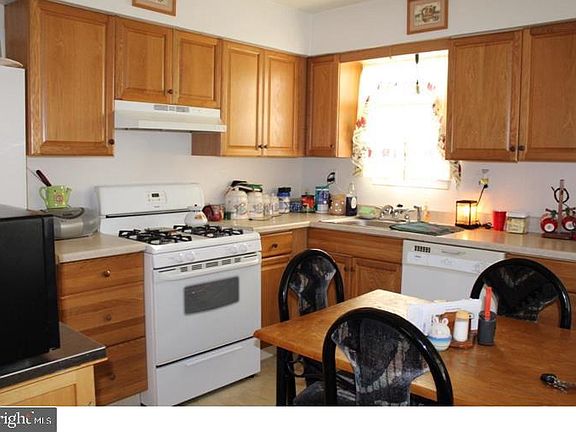 3rd image of 406 Corinthian Ave
