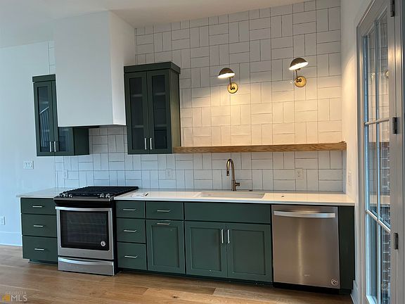 3rd image of 190 Glasgow Ln