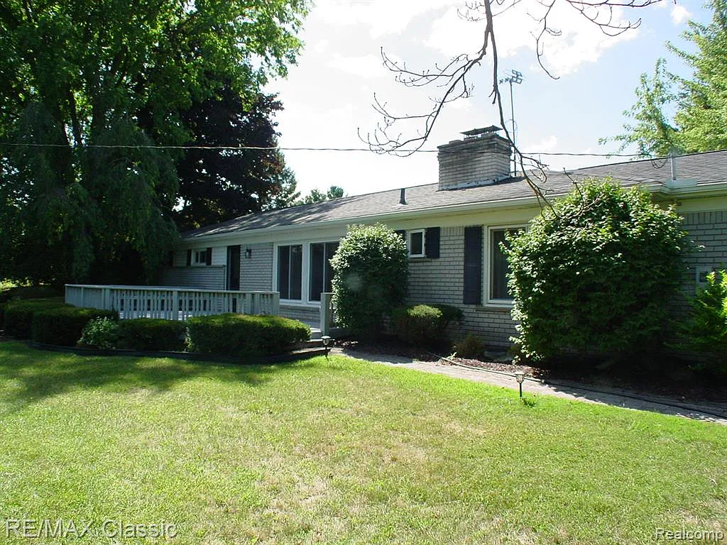 4 bed, 1.5 bath, 1689 sqft, $2,900 — Photo 2