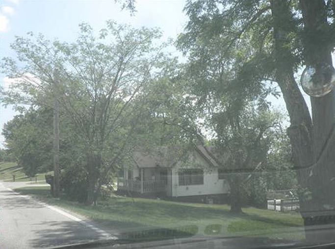 2nd image of 2041 Lake Washington Rd