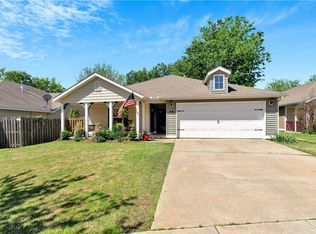 1385 S Holland Dr, Fayetteville, AR 72704