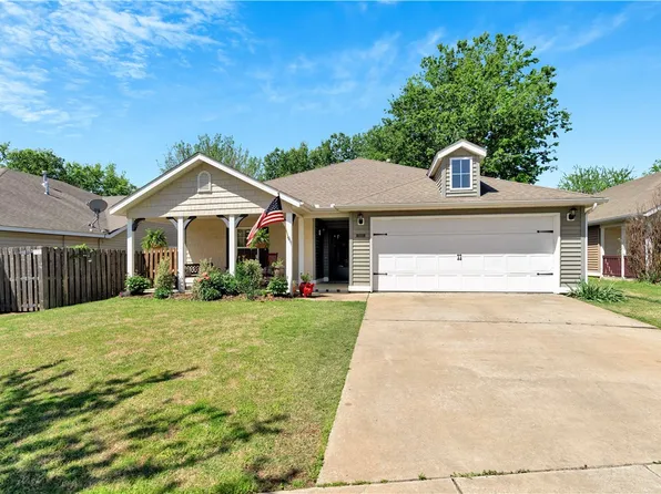 1385 S Holland Dr, Fayetteville, AR 72704