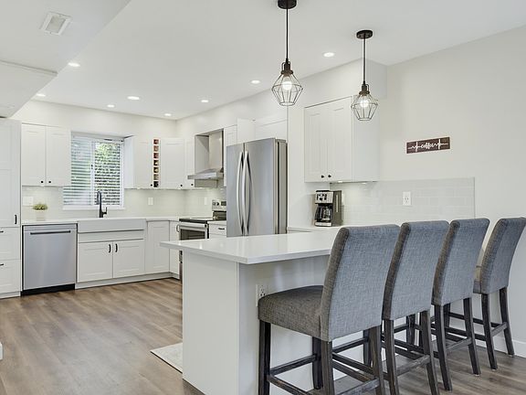 5th image of 4890 48th Ave #4