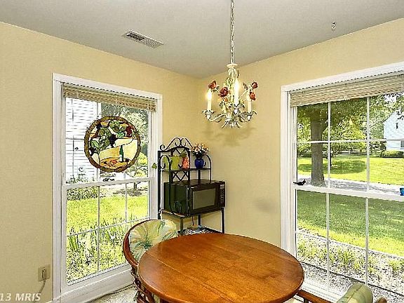 Sun-filled Eat-in Kitchen