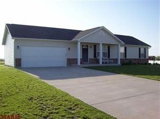 320 Derek Dr, Hawk Point, MO 63349
