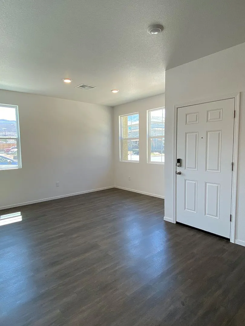 9535 Nautical Mile Road / Move-In Special — Photo 3