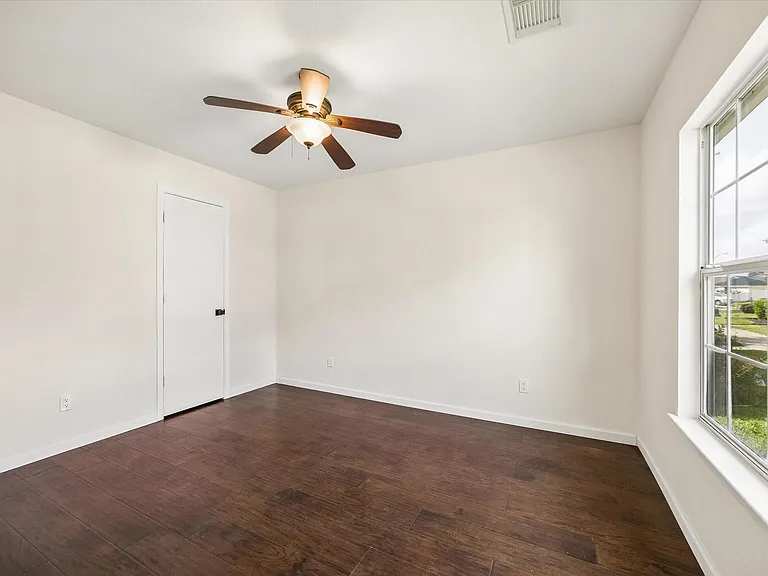 6106 Settlers Lake Cir E — Photo 17
