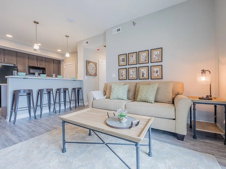 White Oak Apartments — Photo 1