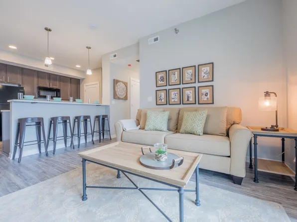 White Oak Apartments