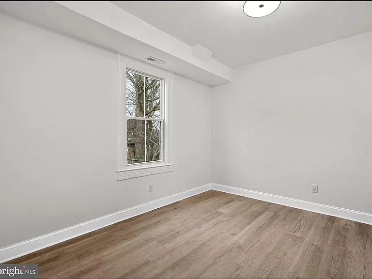 617 Montgomery St — Photo 19