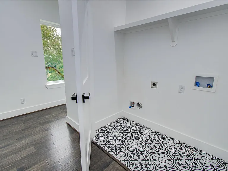 5024 Winnetka St #C — Photo 15