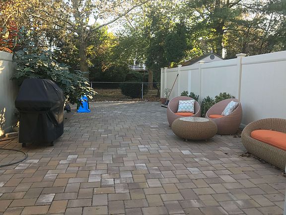 4th image of 22 Caswell Ln