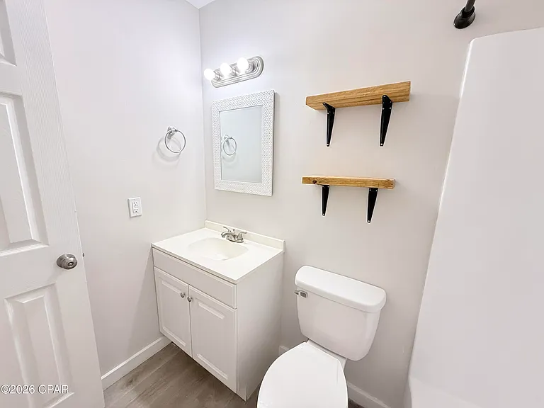 175 N Berthe Ave — Photo 19