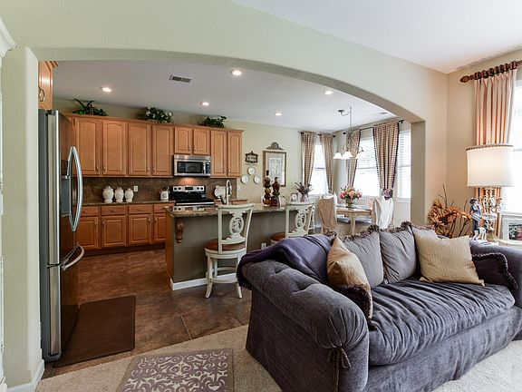 5th image of 156 Greystone Dr