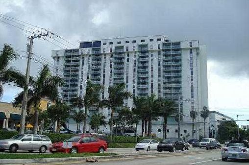 2nd image of 13499 Biscayne Blvd APT 813