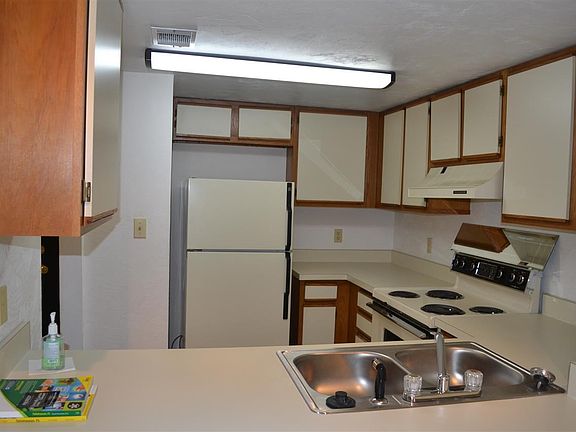 5th image of 1420 Live Oak Dr