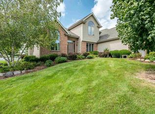 9114 N Raven Crest Ln, Byron, IL 61010