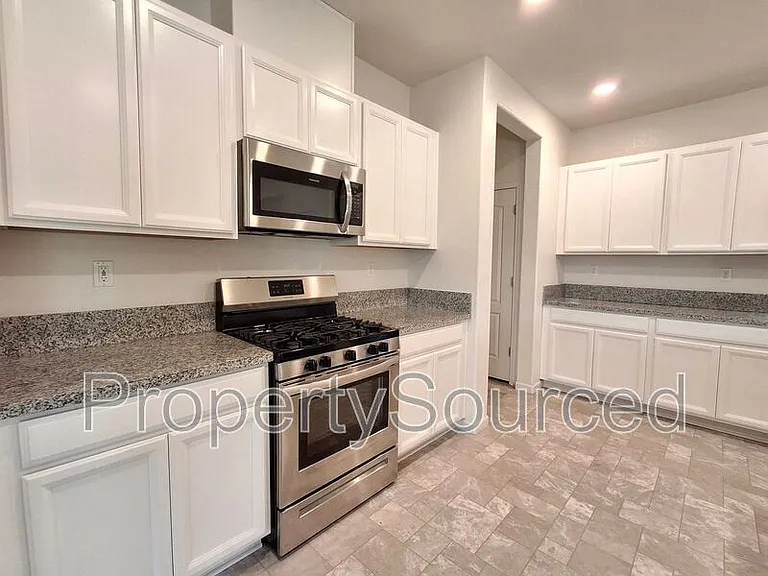 2687 Taft Ave — Photo 6