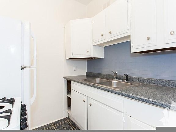 5th image of 4601 N Lincoln Ave #211