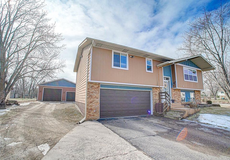 1st image of 851 Washington St