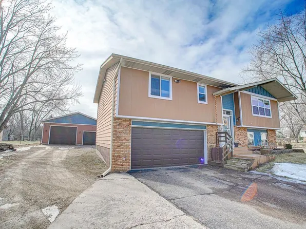 851 Washington St, Prescott, WI 54021