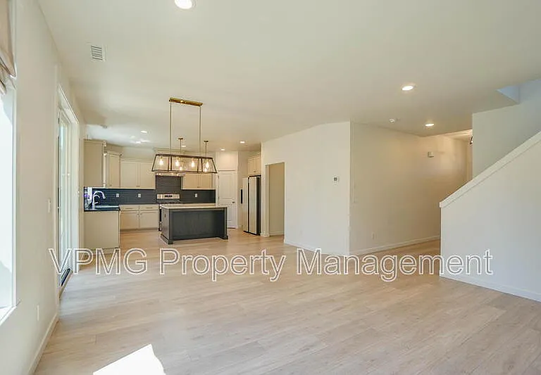 935 SE 36th St — Photo 12