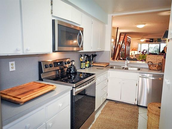 3rd image of 555 NE 7th Ave