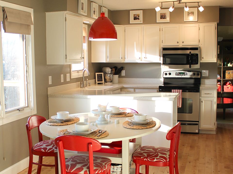 Eat-in Kitchen