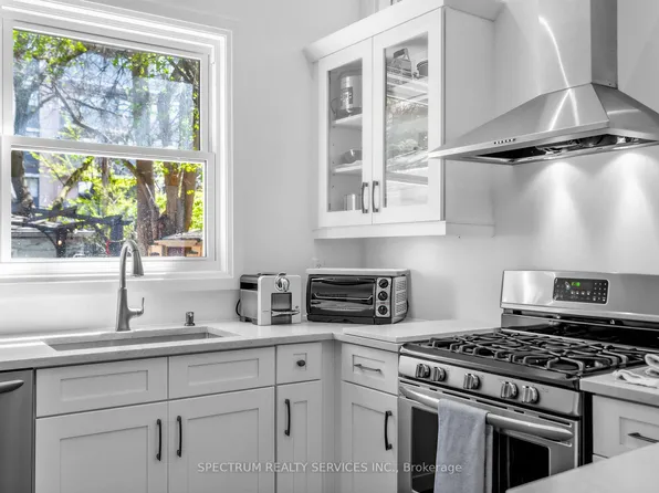 29 Raglan Ave, Toronto, ON M6C 2K7
