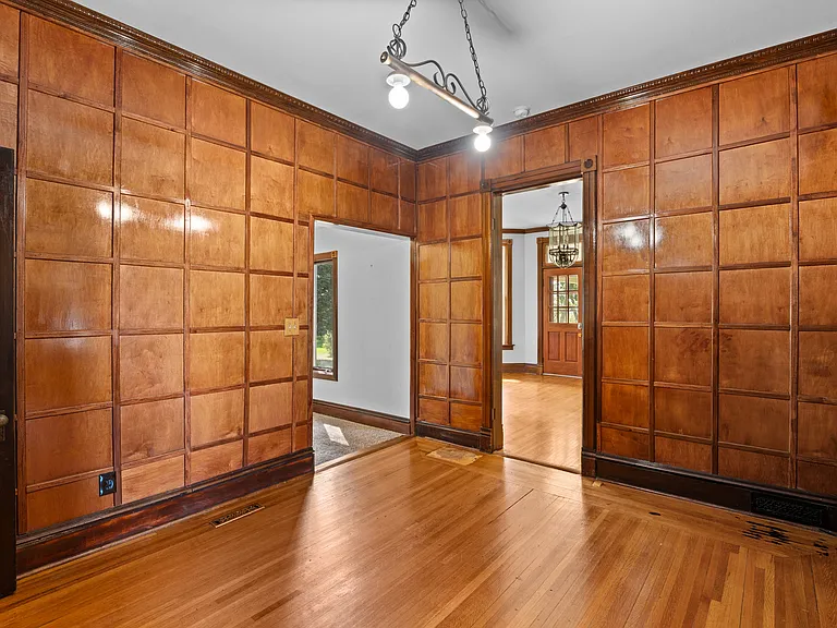208 Court St — Photo 4