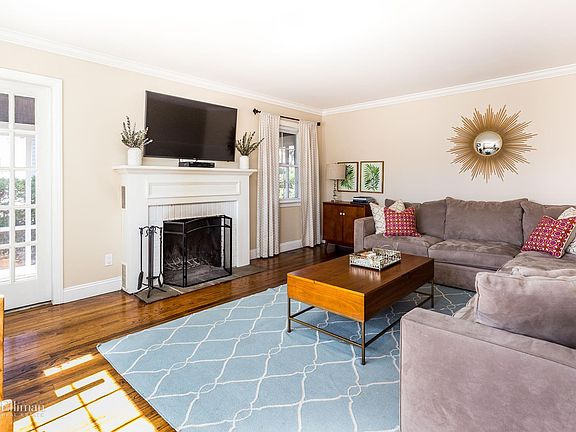 2nd image of 22 Townsend St