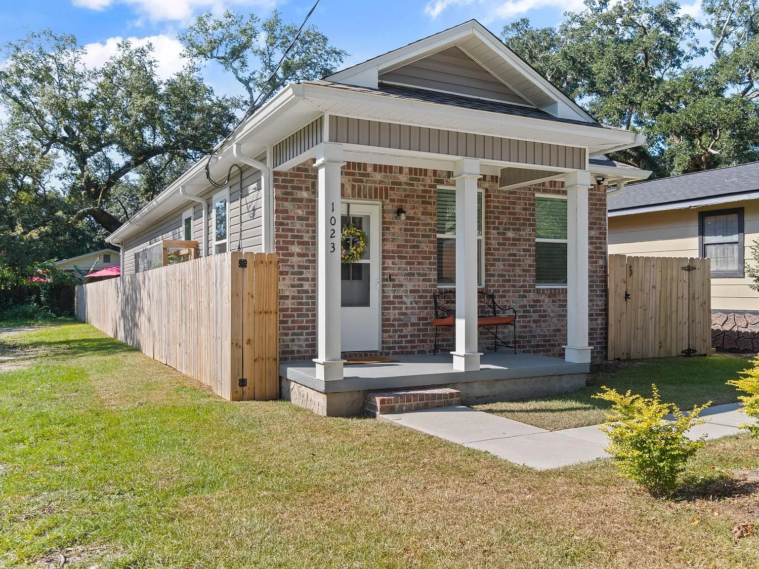 3 bed, 1330 sqft, $2,200 — Photo 2