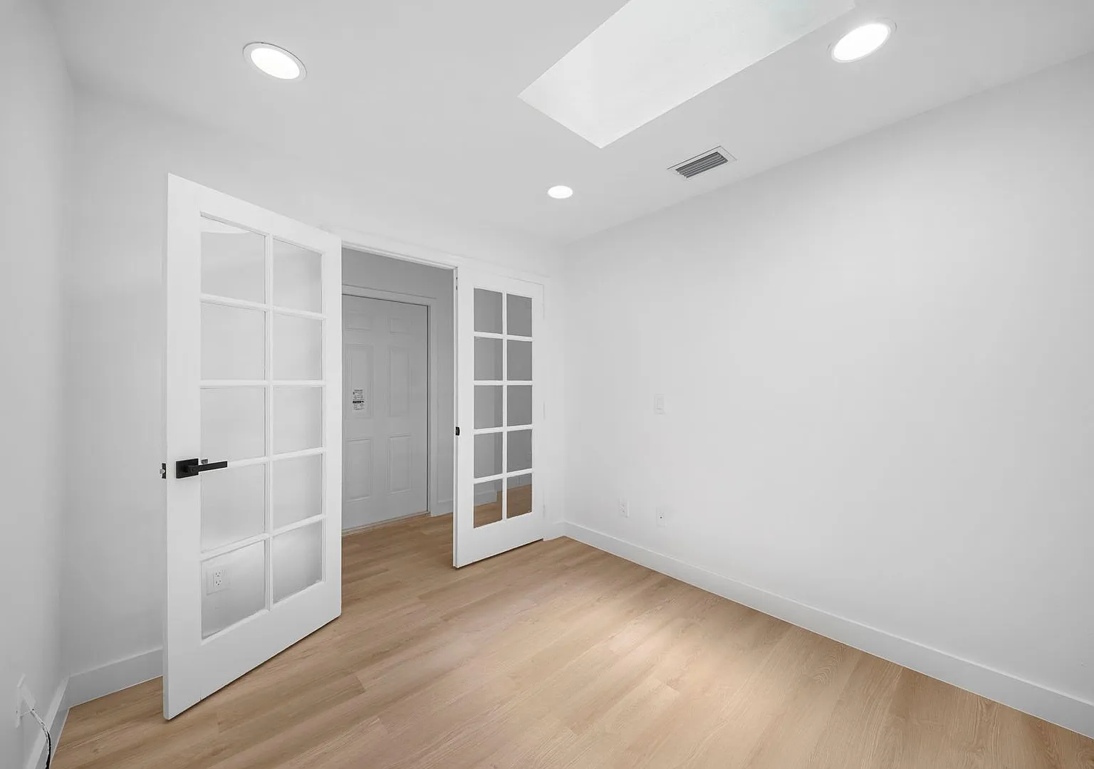 Beautifully updated duplex two bedrooms+ DEN, two bath in Cape Coral — Photo 4