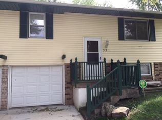 313 Ames St, Buckner, MO 64016