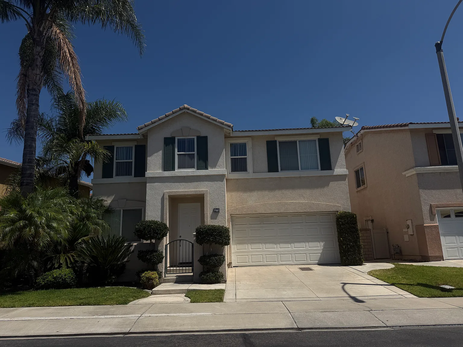 3 bed, 2.5 bath, 2255 sqft, $3,500 — Photo 2