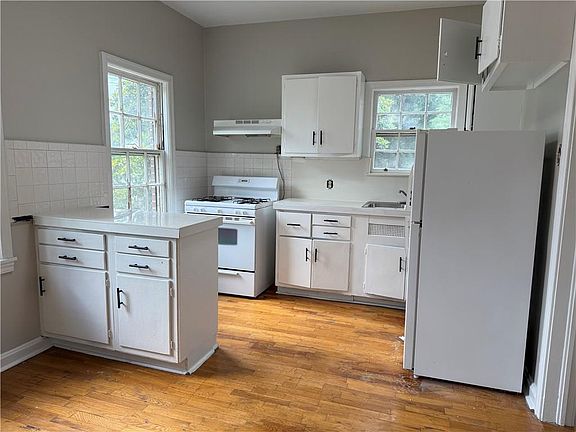 4th image of 3548 E Main St #6