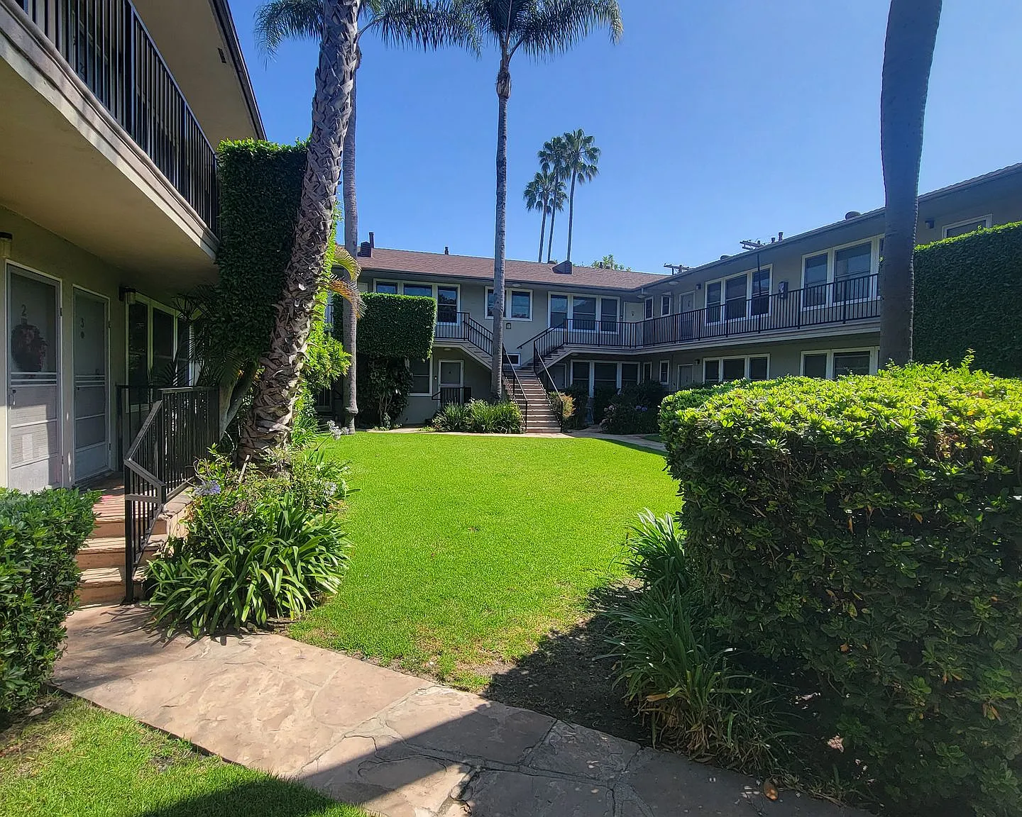 n9797 — Photo 1