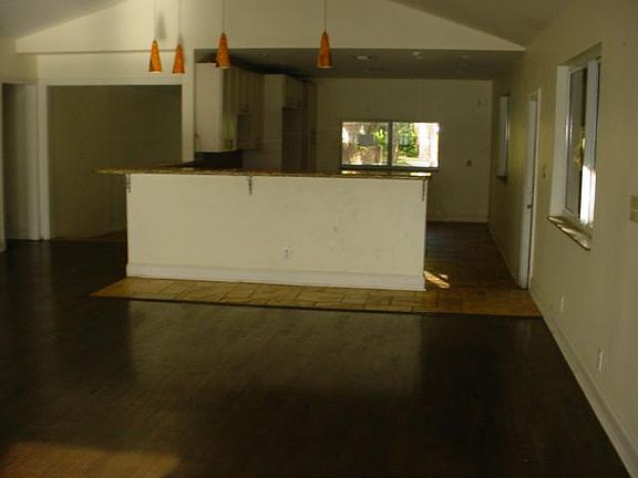 5th image of 710 S Lake Dr