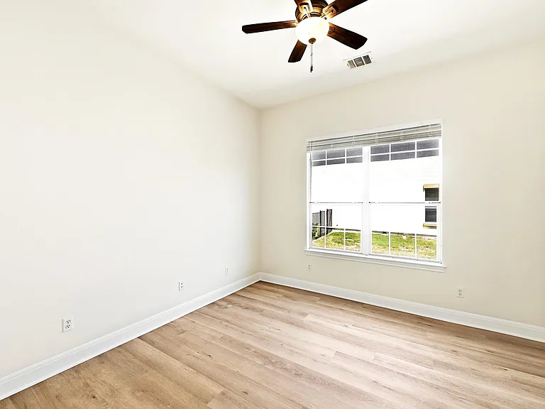 201 Varco Dr — Photo 22