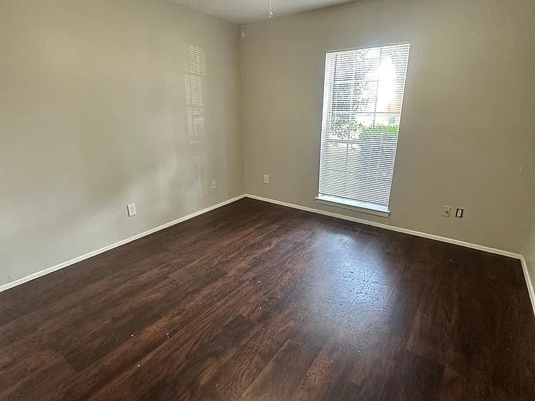 718 Pyramid Dr — Photo 7
