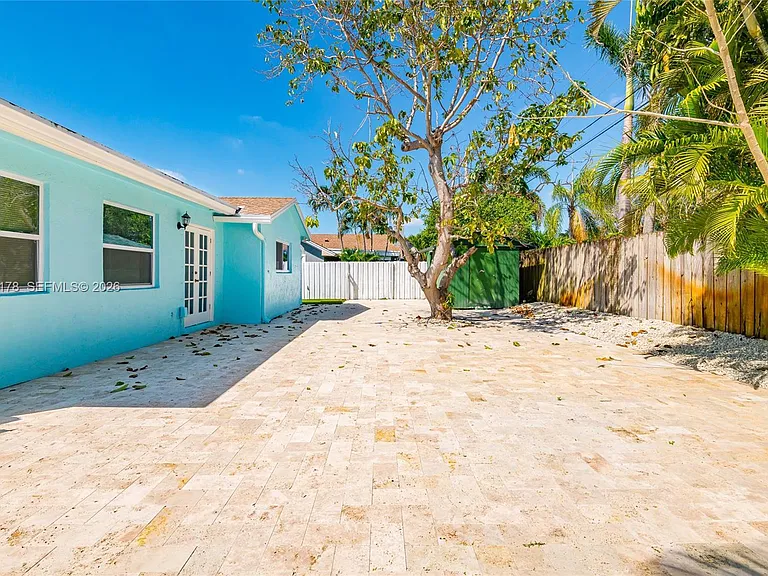 505 Heron Dr — Photo 6