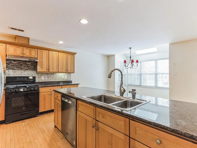 4 Hogan Way — Photo 11