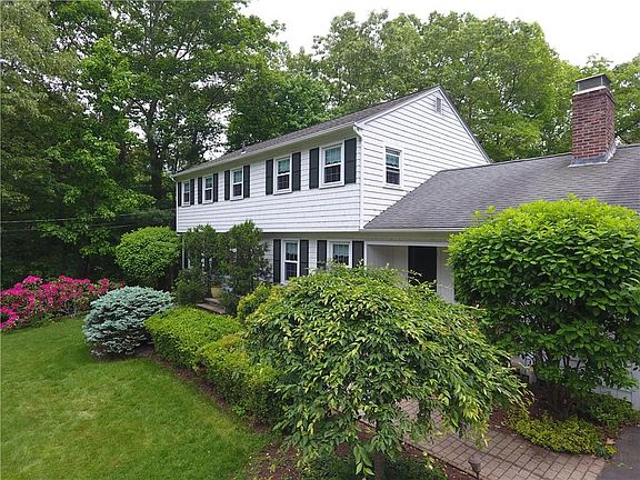 3rd image of 20 Walnut Dr