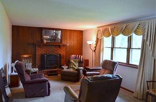 3rd image of 27519 Tonganoxie Dr