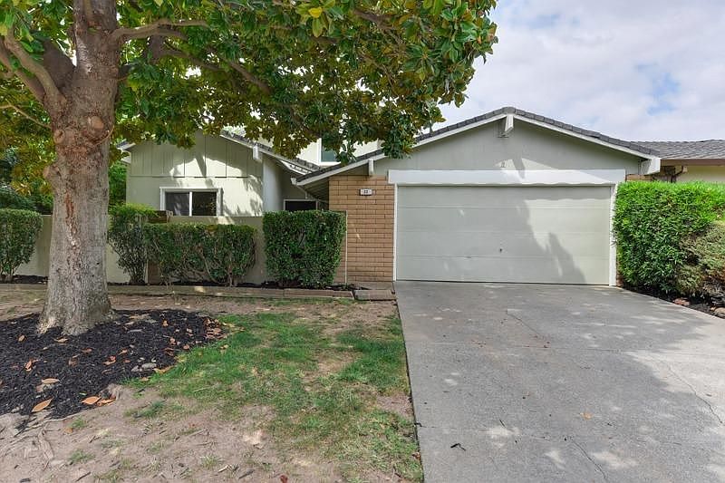 1st image of 22 Miranda Ct