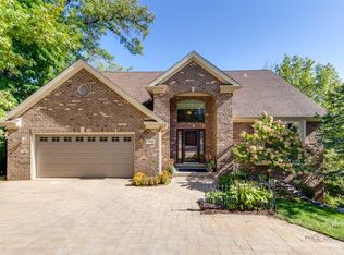 1041 Hillside Ave, Lake Bluff, IL 60044